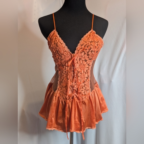 Vintage Lace Up Peignoir 2-Piece Set - Picture 2 of 10
